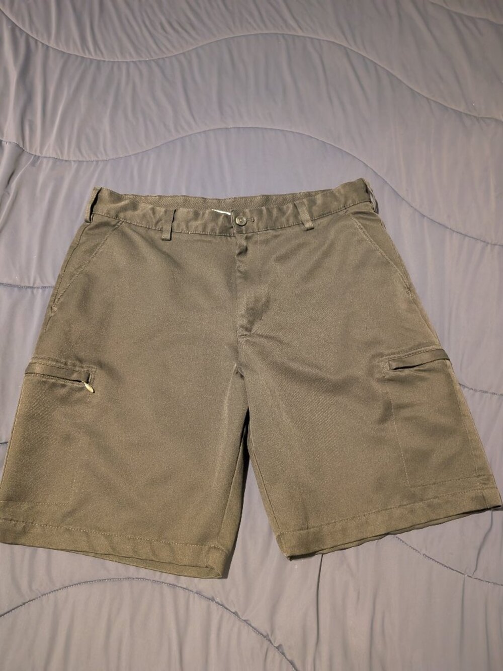 IZOD Golf Shorts Men's 34 " Black Light Weight Cargo Preowned Excellent